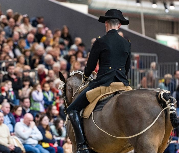 Cadre noir en présentation sur le Grand Ring