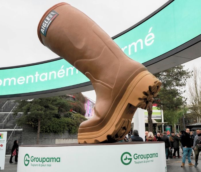 la botte géante de aigle et groupama à l'entrée du sia 2025
